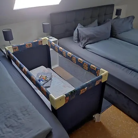 Moder Apartament *